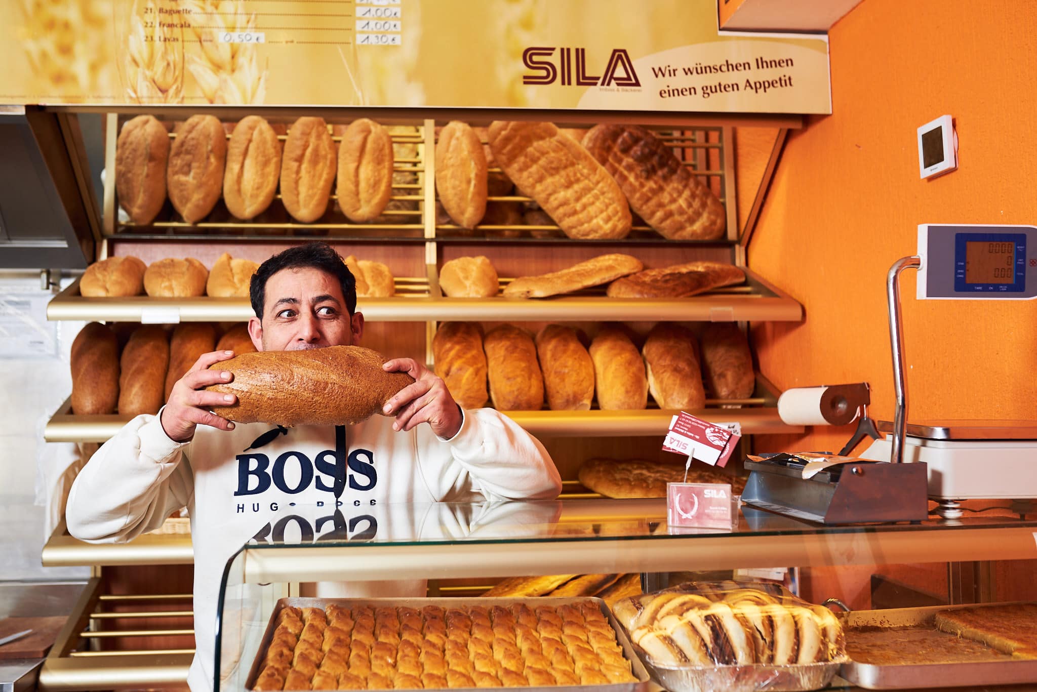 Portrait des Inhabers der türkischen Bäckerei Sila gehört.
