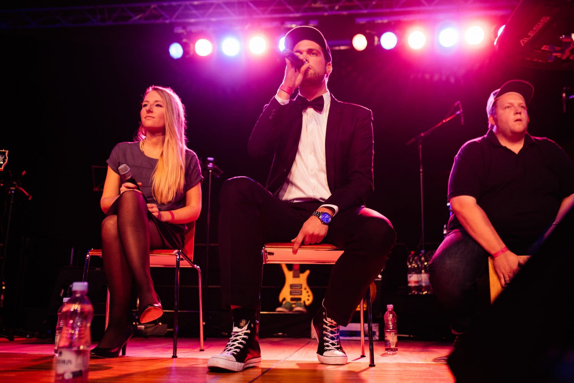 Band auf der Bühne.