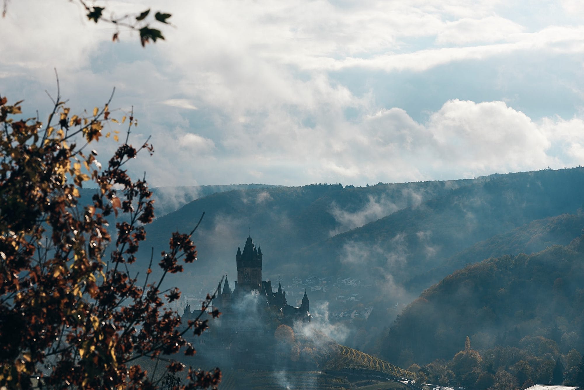 Blick ins Tal von Cochem mit der Reichsburg.