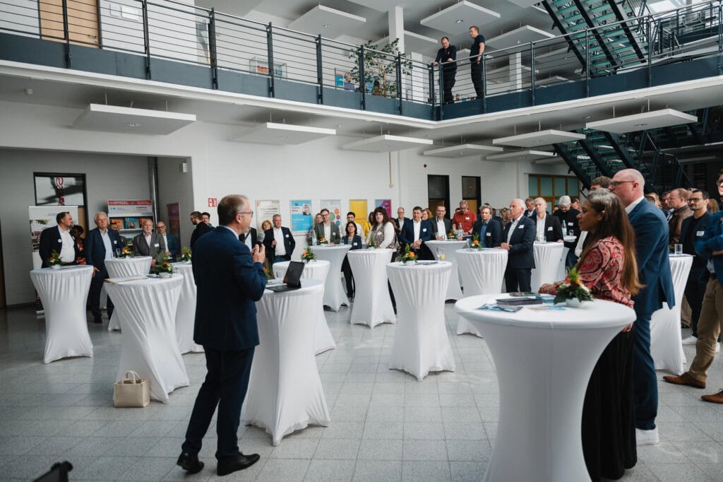 Festakt und Vielfalt: Das 30-jährige Jubiläum der Hochschule Bonn-Rhein-Sieg 20 Feierliche Jubiläumsveranstaltung an der Hochschule Bonn-Rhein-Sieg.
