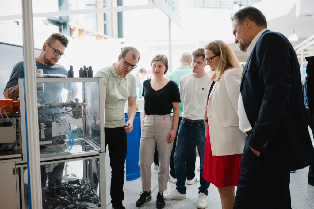 Festakt und Vielfalt: Das 30-jährige Jubiläum der Hochschule Bonn-Rhein-Sieg 31 Fachgespräch bei Wissenschafts- und Kulturveranstaltung in Bonn-Rhein-Sieg.